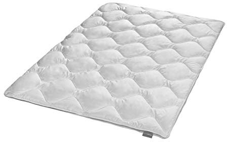 Traumnacht Cozy - Bettdecke Leicht aus weicher und atmungsaktiver Microfaser für den Sommer, 155 x 220 cm, Öko-Tex zertifiziert, produziert nach deutschem Qualitätsstandard