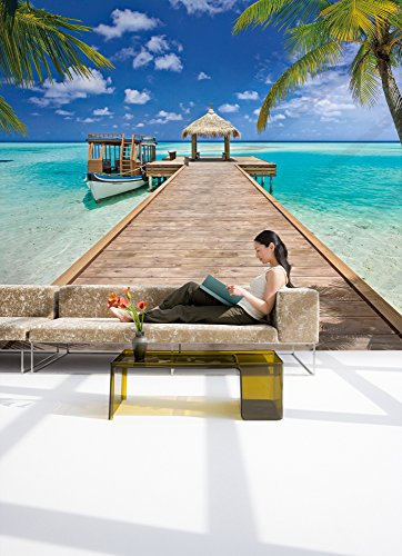Komar Fototapete BEACH RESORT | 368 x 254 cm | Tapete, Wand, Dekoration, Wandbelag, Wandbild, Wanddeko, Sonnenschein, Meer, Urlaub, Steg, Boot, Palmen, Strand | 8-921