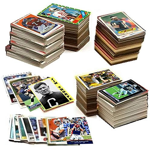 600 Fußballkarten inkl. Rookies, vielen Sternen und Hall-of-Famers. Lieferung in weißer Schachtel, ideal als Geschenk