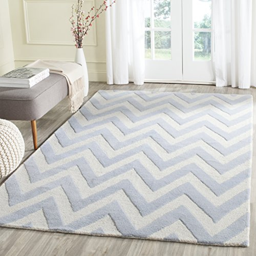 SAFAVIEH Modern Teppich für Wohnzimmer, Esszimmer, Schlafzimmer - Cambridge Collection, Kurzer Flor, Hellblau und Elfenbein, 122 X 183 cm