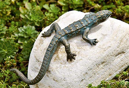 Rottenecker Bronzefigur, Skulpturen, Eidechse gebogen auf Kiesel