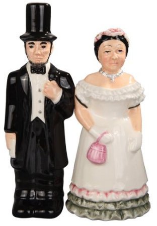 Attractives Magnetic Ceramic Salt Pepper Shakers Abraham Lincoln and Mary