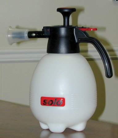 Solo 418 Einhand-Drucksprüher, 2 Liter, Rot und Weiß