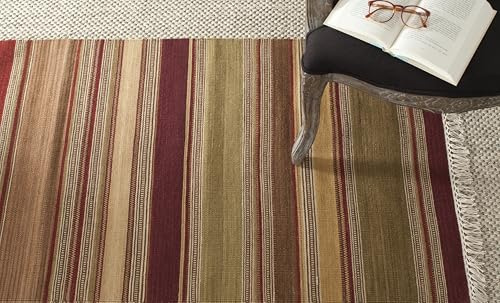SAFAVIEH Striped Kilim Collection Accent Rug - 2'6 x 4', Red, Handmade Flat Weave Wool, Ideal for High Traffic Areas in Entryway, Living Room, Bedroom (STK313A)