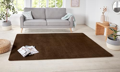 Hanse Home Nasty Teppich – Wohnzimmerteppich Flauschiger Kurzflor Einfarbig Unifarben für Esszimmer, Wohnzimmer, Kinderzimmer, Flur, Schlafzimmer, Küche – Uni Braun, 140x200cm