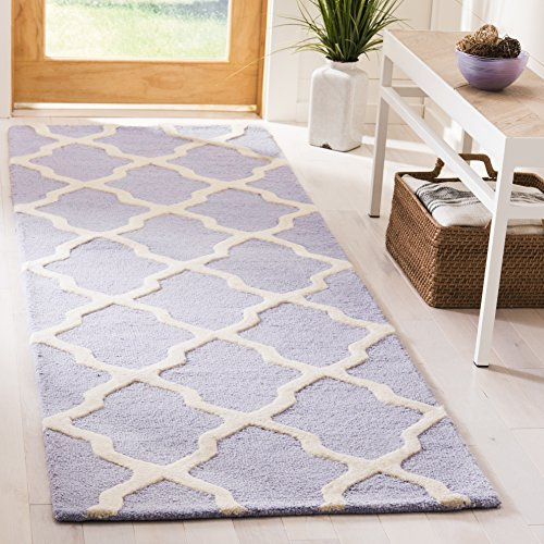 SAFAVIEH Geometrisch Teppich für Wohnzimmer, Esszimmer, Schlafzimmer - Cambridge Collection, Kurzer Flor, Lavendel und Elfenbein, 76 X 244 cm