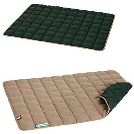 Doctor Bark Hundedecke – weiche, hochwertige Hundematte für größere Hunde, robuste Indoor-Outdoor Liegedecke, waschbar bis 95 °C (Gr. L, 100x80 cm, Caramel-Moosgrün)