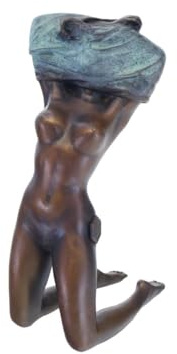Antike Fundgrube Bronze Figur Frau entkleidender Frauenakt erotische Skulptur | 7x17x10 cm (8510)