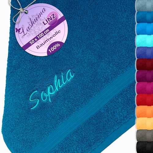 Lashuma Handtuch personalisiert mit Namen bestickt 50x100 cm, Petrol | Mit Namen bestickt in Deutschland: 2 Zeilen, 6 Schriftarten, 16 Stickfarben. Frottee aus 100% Baumwolle, 550 g/m²