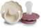 FRIGG Daisy Silikon Schnuller | Schnuller 2 Packung | Symmetrischer Sauger in Kirschform | BPA-frei | Hergestellt in Dänemark | Silikon Schnuller | (Cream/Dusty Rose, Größe 2 (6-18 Monate))