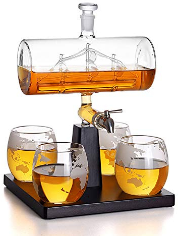 Whisky Carafe Avec Antique Ship - Whisky Bateau Carafe Ensemble Avec 4 Verres À Whisky Gravés Globe, Base En Bois Massif Et Robinet En Acier Inoxydable Pour L'alcool Ou Les Spiritueux 1000 Ml