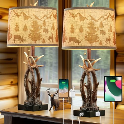 Farmhouse Tischlampen mit Hirschgeweih, rustikale Western-Nachttischlampe mit USB A + C und Steckdose für Blockhütte, Schlafzimmer, Jagd, Wohnzimmer, Beistelltisch, Landhausdekoration, Hirschdruck