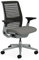 Steelcase Think Ergonomischer Bürostuhl mit LiveBack Lumbalstütze, 4D-Armlehnen, nachhaltigem Design Eule