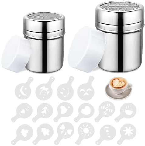 HMCEY 2 Pezzi Spargi Cacao in Polvere in Acciaio Inox,Spargi Zucchero A Velo con Tappo,Dosatore Cacao per Cappuccino,Dispenser Zucchero per Caffè con 16 Stampini,Setaccio per Farina Piccolo per Casa