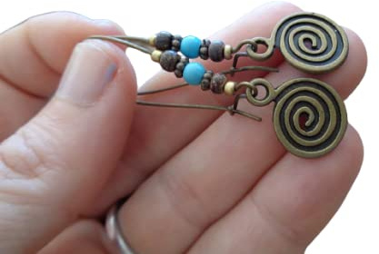 ⊹⊱✿ BRONZE HOWLITE KOKOS HAKEN MIT ROBUSTER SPIRALE ✿⊰⊹ Vintage Ohrringe an langen Kidney Haken
