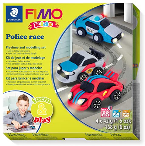 STAEDTLER 8034 29 LZ FIMO Kids Form&Play Playtime & Modeling Polymer Clay Set - Police Race (4 Blöcke, Aufkleber, Modellierwerkzeuge & Hintergrundszene)