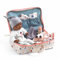 Djeco Puppe Cerise im Koffer | 32 cm weiche Babypuppe mit Zubehör ab 18 Monaten | Schlafaugen, Kleidung, Fläschchen | waschbar | POMEA Puppen-Set für unterwegs