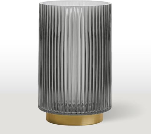 Torre & Tagus Adele Rauchgraue Glasvase mit goldfarbenem Metallsockel – hochwertige, zylinderförmige Glasvase für Dekoration und gerippte Glasvase für Blumen, Hellschwarz und Gold, Dekor für