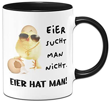Tassenbrennerei Tasse mit Spruch - Eier sucht man nicht. Eier hat man! - Geschenk für Freund, Männer zu Ostern - Ostergeschenk für Ihn (Schwarz)