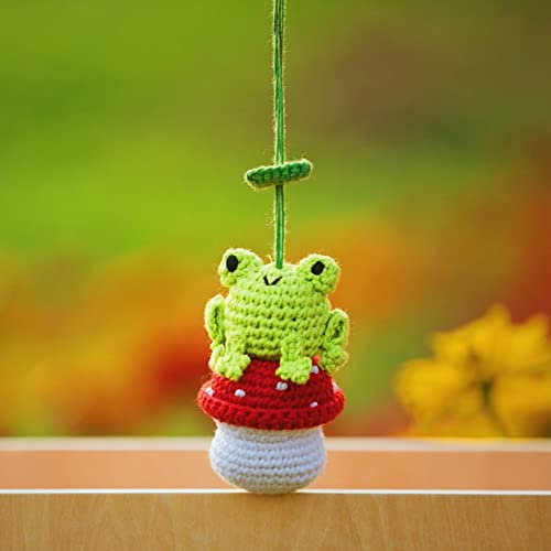 MADE BY BUNNY Häkeln Frosch und Pilz Ornament, Zubehör für Rückansichtsfenster, handgefertigter hängender Auto-Charm, Automobil-Innendekorationen, Hausdekoration (Frosch und Pilz)