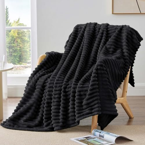 BEDELITE Kuscheldecke Flauschig Decke 150x200 - weiche XL Flanell Decken Schwarz für Couch, Deko Streifen Cord Fleecedecke als Couch Überwurf für Wohnzimmer, Twin Blanket Wide Use