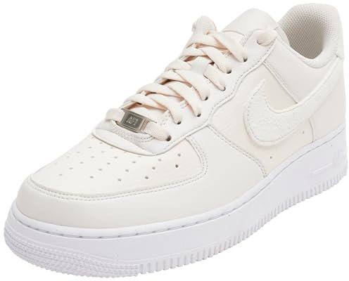NIKE Damen Air Force 1 '07 Next Nature Sneaker, Photon Dust Cool Grey Safety Orange, 39 EU