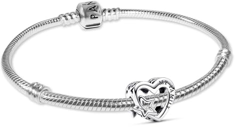 PANDORA Starterarmband für Damen Silber Geschenkset Familie Herz & Stern | Schmuck-Set Bundle Armband mit Charm für Frauen, zauberhafte Geschenkidee