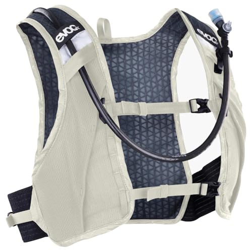 EVOC Hydro PRO Ultra 1,5 + Hydration Bladder 1,5 Trinkrucksack, Sand | Trinkrucksack, Rucksack mit 1, 5 l Trinkblase für den Renn-Einsatz, körpernahe Westen-Passform