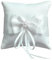 Amexo Hochzeit Ringkissen Schöne Bowknot Ringhalter Kissen Weiß Ringträger mit Satinband und Simulation Perle Vintage Paar Ring Halter für Verlobung Oder Eheringe (10 x 10cm)