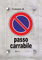 CARTELLO IN PLEXIGLASS SEGNALETICO - PASSO CARRABILE con comune e n° autorizzazione personalizzabile - Con Distanziali in acciaio inox e Stampa U.V. (30x42 cm)