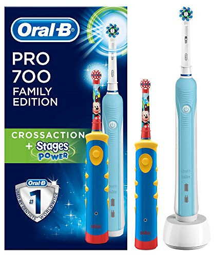 Oral-B Spazzolini Elettrici Ricaricabili PRO 700, CrossAction e Stages Power per Bambini, Confezione Formato Famiglia con 2 Spazzolini Elettrici