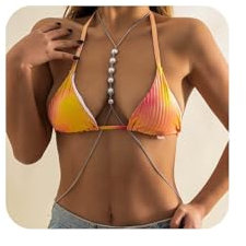 Yienate Sexy Perlen-Körperkette Zierliche Silber-Kunstperlen-Strand-Bikini-Kette BH-Bauch-Hals-Brust-Kette Feines Körpergeschirr Bralette Crossover-Körper-Halskette Festival-Schmuck für Frauen Mädchen