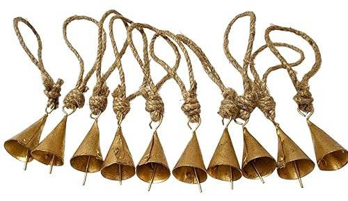BELLUXE 4 cm kleine rustikale Glücksglöckchen aus Metall, Kuhglocken aus Metall, handgefertigt, Weihnachtsdekoration, Glocken auf Juteseil (10 Stück, Kegel)