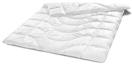 Traumnacht Komfort Steppbett Leicht Sommerdecke, mit einem Baumwollbezug für ein optimales Schlafklima in 155 x 220 cm, weiß, Öko Tex zertifiziert, entwickelt in Deutschland