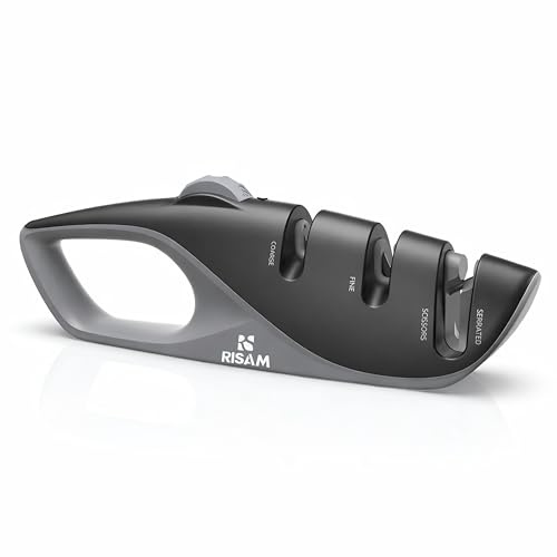 RISAM kitchen Messerschärfer – 2 (+1)-stufiges Schleifsystem mit Diamant- & Keramikeinsätzen – Rutschfester Standfuß – ergonomisch – Kompakt & mobil (All-in-one - automatische Winkelanpassung)