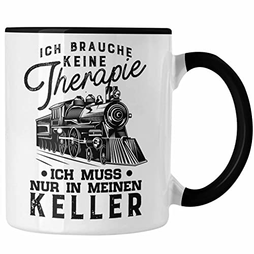 Trendation - Modelleisenbahn Tasse Geschenk für Eisenbahner Spruch Ich Muss In Meinen Keller (Schwarz)