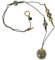 Collier sautoir avec pendentif bulle en verre et chaîne grise et dorée, perles coloris gris or. Bijou unique pour femme élégante chic