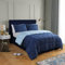 HIG Bettdecke 260x220 cm Set mit 2 Kissenbezügen – Oeko-TEX zertifizierte Marineblaues Steppdecke, Kastenförmig genähtes Design – 2700g Daunenalternative, Weich, Flauschig