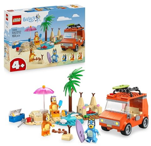 LEGO Bluey Excursión Familiar a la Playa de Bluey - 3 Minifiguras Inc. Bingo y Chilli - 2 Tablas de Surf, Castillo de Arena y Coche Construíble de Juguete - Regalo para Niñas y Niños de 4+ Años 11202
