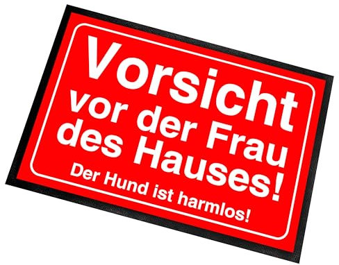 Fußmatte | Türmatte mit Spruch | 60x40cm | Vorsicht vor der Frau des Hauses! Der Hund ist harmlos! | für innen und außen | Vorleger für die Haustür/Flur | Geschenk zur ersten Wohnung | Einweihung