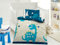 Kinder Baby Bettwäsche Set für Mädchen und Jungen | 100x135 cm + 40x60 cm | 100% Baumwolle Renforcé | Reißverschluss | Dino – Nacht | blau