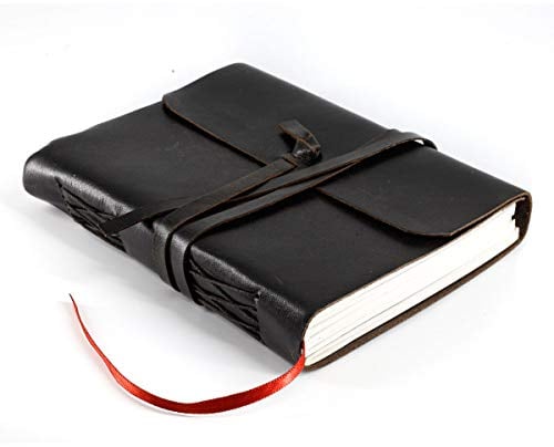 KomalC Handgefertigtes Leder-Tagebuch/Schreib-Notizbuch, Tagebuch/gebunden, täglicher Notizblock für Männer und Frauen, unliniertes Papier, mittelgroß, 20,3 x 15,2 cm (8 x 6, Black)