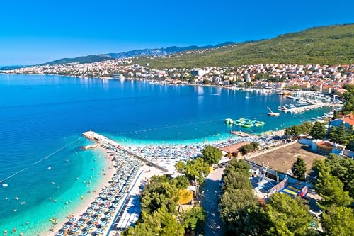 adrium Poster-Bild 80 x 50 cm: Touristische Stadt Selce und Poli Mora türkisfarbener Strand Luftaufnahme, Riviera von Crikvenica in Kroatien (154615431)