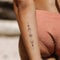 Sonne und Mond gespiegelt - Inkster Tattoo | vegane & wasserfeste Temporäre Tattoos für Erwachsene - EU-Kosmetikzertifizierte Farbe - revolutionäres 2 Wochen Tattoo | Premium Klebetattoos