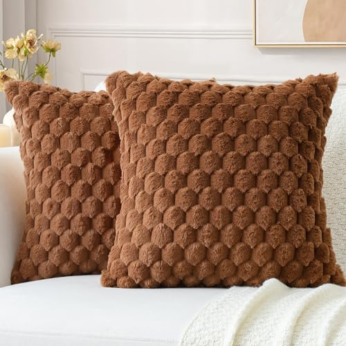 Sungeek 2er Set Kunstpelz Plüsch Kissenbezüge, Kunstpelz Samt Weich Kissenbezug Sofakissen Dekokissen Deko Zierkissenbezüge Flauschig Kissenhülle für Schlafzimmer Wohnzimmer (40x40cm, Braun)