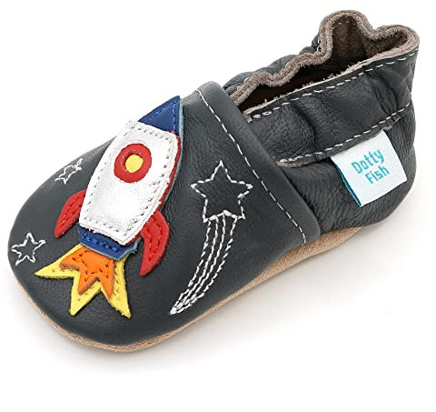 Dotty Fish Chaussures en Cuir Souple pour bébés et Enfants – Pieds Nus, Semelle en Daim antidérapante, Cuir Respirant, Marque Britannique – Motifs Amusants – Fusée Spatiale Grise 3-4 Ans