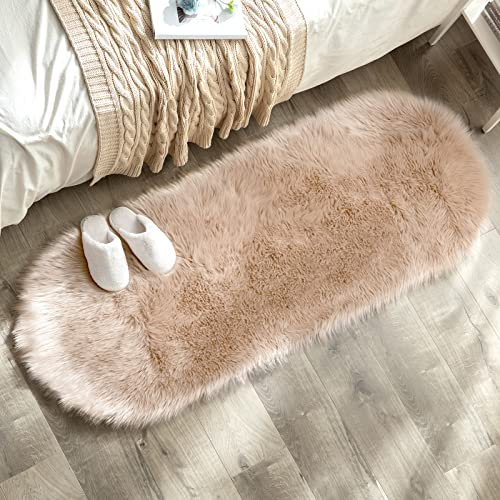 MIULEE Tapis en Fausse Fourrure Moelleux Doux et Chaud Tapis de Sol Moderne Tapis de Canapé Décorative Fourrure Irrégulière Tapis de Lit Laine Poil Confortable 60x160cm Ovale Brun Clair