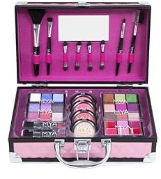 MYA Cosmetics Mya Bon Voyage Make-up-Set mit Lidschatten, Rouge, Gloss und professionellen Pinseln (Rosa)