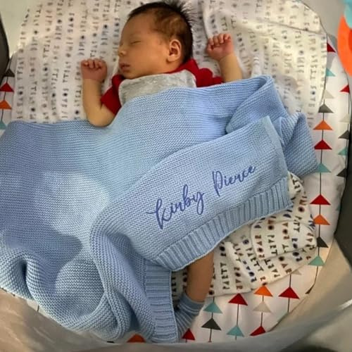Personalisierte Strickbabydecke mit Vornamen, Babyparty-Geschenk für Mädchen/Jungen, Puppenbettwäsche (DENIM BLUE)