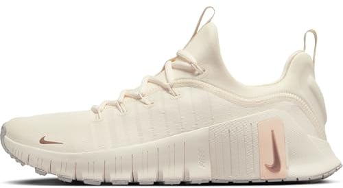 Nike Free Metcon 6 Damen Workout-Schuh, Pale Ivory/MTLC Red Bronze-Guava Ice, 44 EU